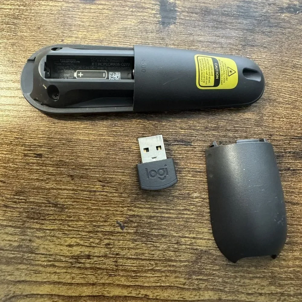 Logitech R500 Laser‎ Pointer Presenter Bluetooth & USB Presentation